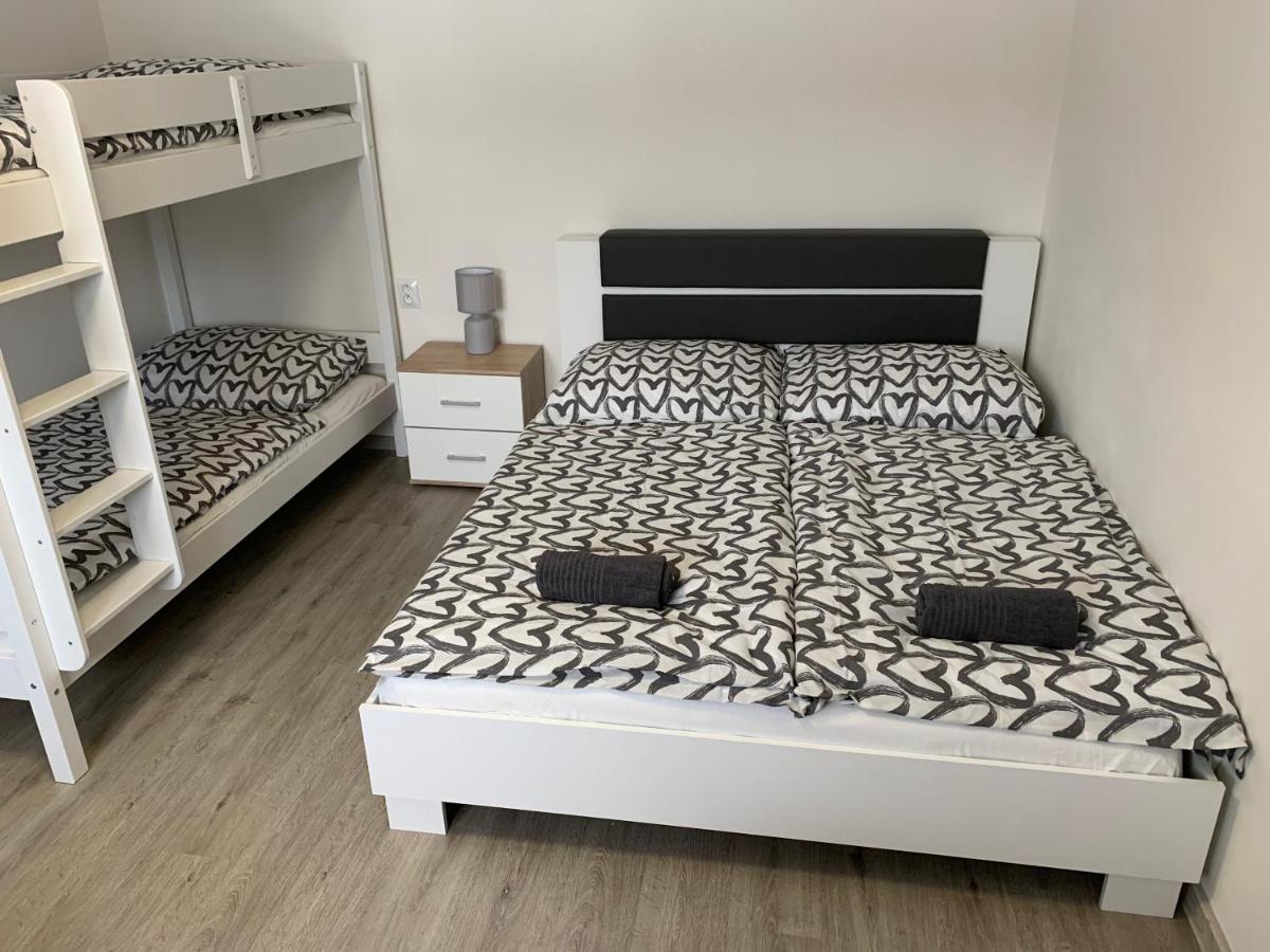 Apartman U Drahotu Pernink Exteriör bild